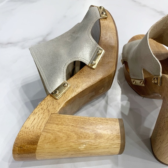 Trina Turk Palm Springs Metallic Silver Mules - Picture 5 of 5